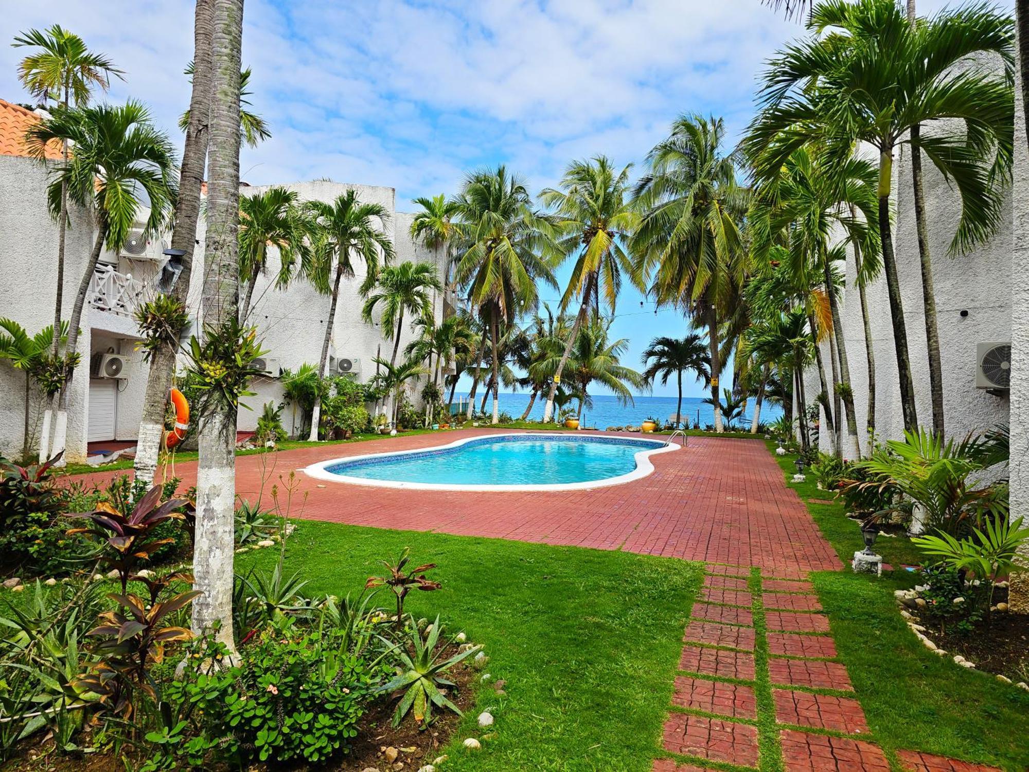 Chrisanns Paradise Suite By The Ocean - Apt#9 Очо-Риос Экстерьер фото