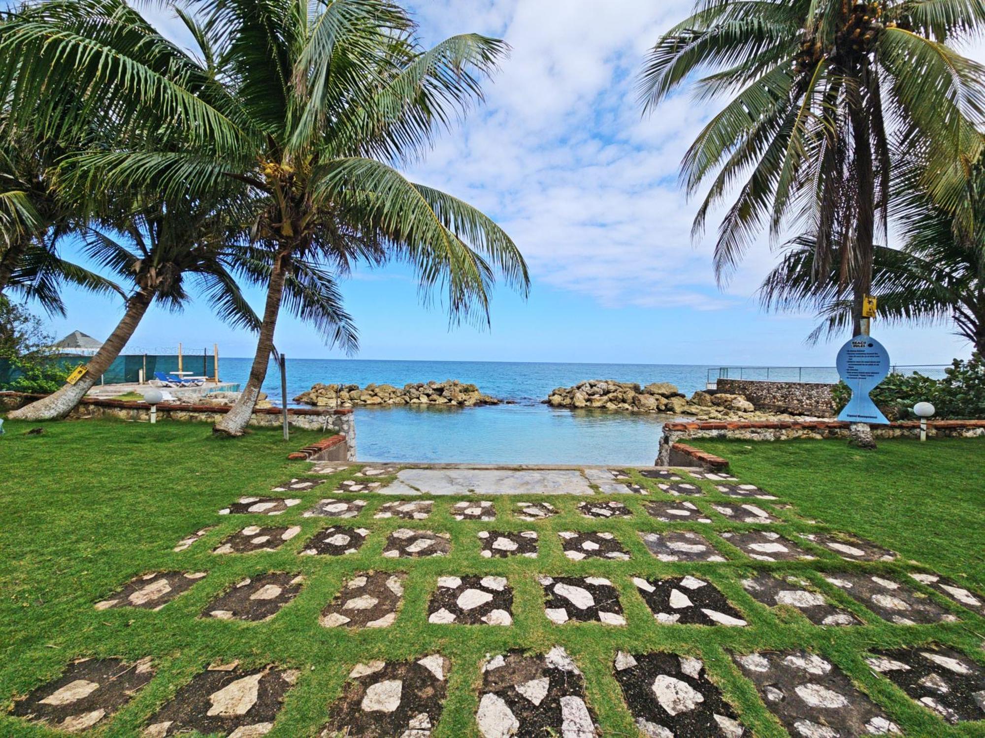 Chrisanns Paradise Suite By The Ocean - Apt#9 Очо-Риос Экстерьер фото